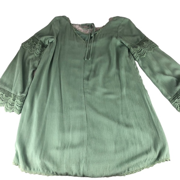 DRESS - Women's Soieblu Crinkle V-Neck Mini Dress in Malachite Green. Size M - Picture 14 of 15